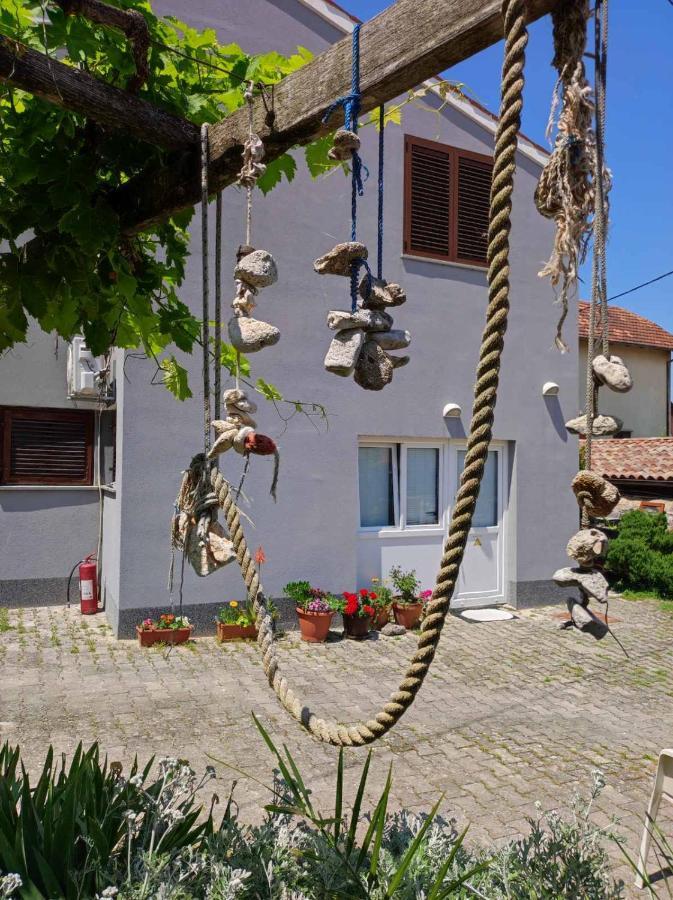 Konoba Yan Apartment Pula Exterior photo